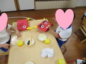 ２歳児・顔のパーツを貼って